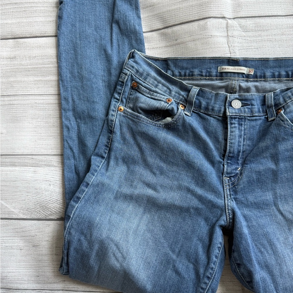 Levi's Women's Straight Leg Jeans in Classic Blue - Picture 6 of 9